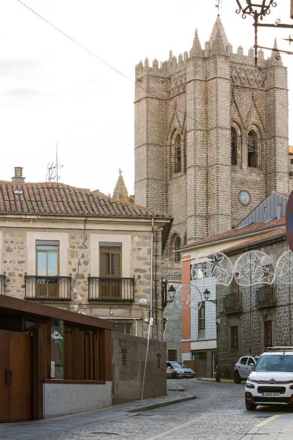Apartamentos Turisticos Avila La Catedral Exterior photo